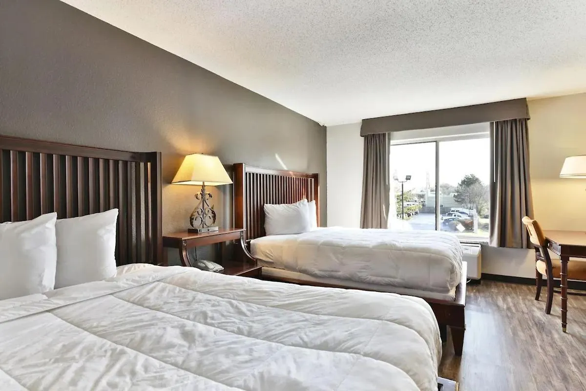 Hotel Baymont Inn And Suites By Wyndham Columbus / Near Osu