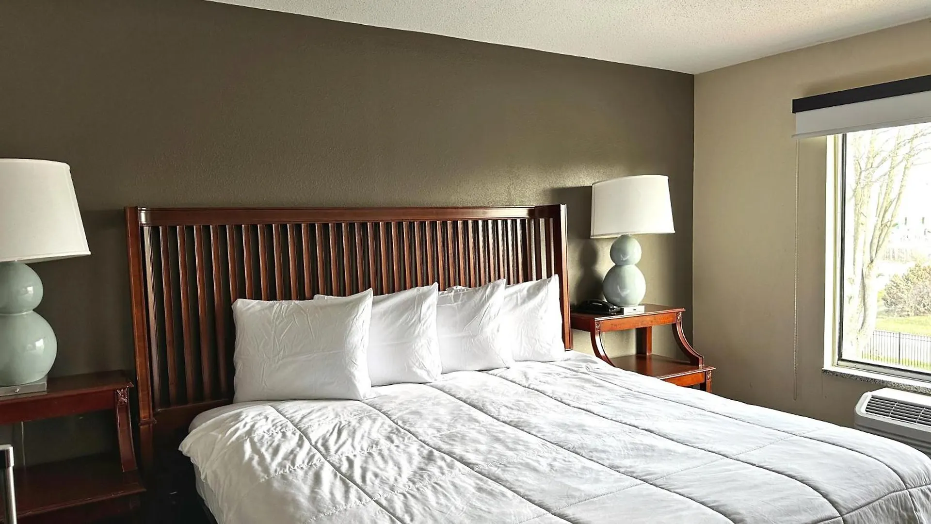 Baymont Inn And Suites By Wyndham Columbus / Near Osu