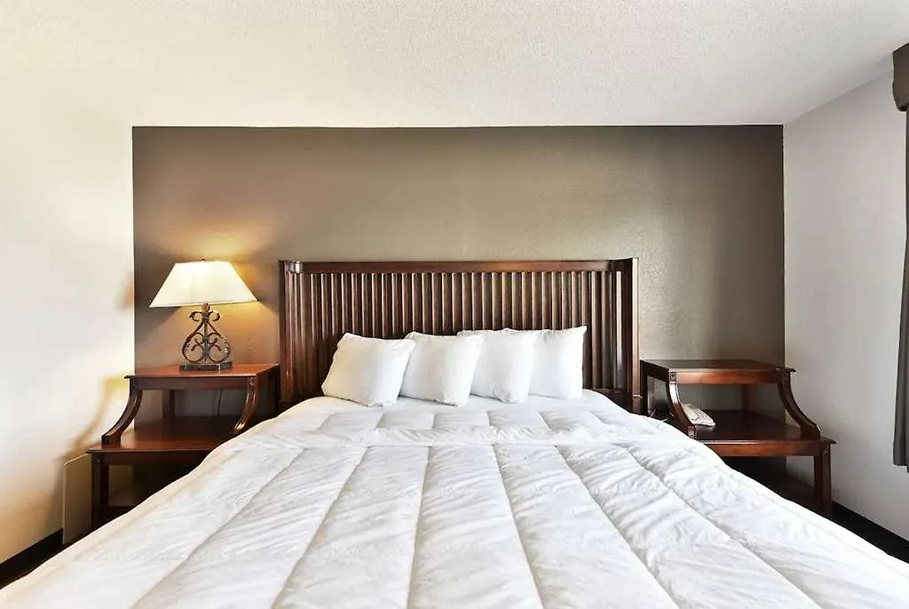 Hotel Baymont Inn And Suites By Wyndham Columbus / Near Osu