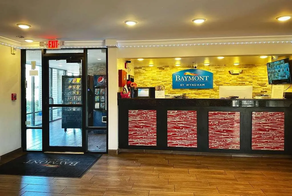 Hotel Baymont Inn And Suites By Wyndham Columbus / Near Osu