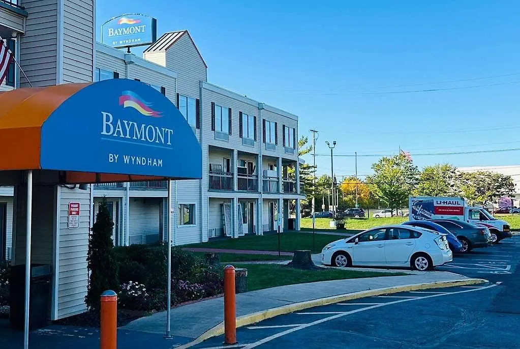 Hotel Baymont Inn And Suites By Wyndham Columbus / Near Osu