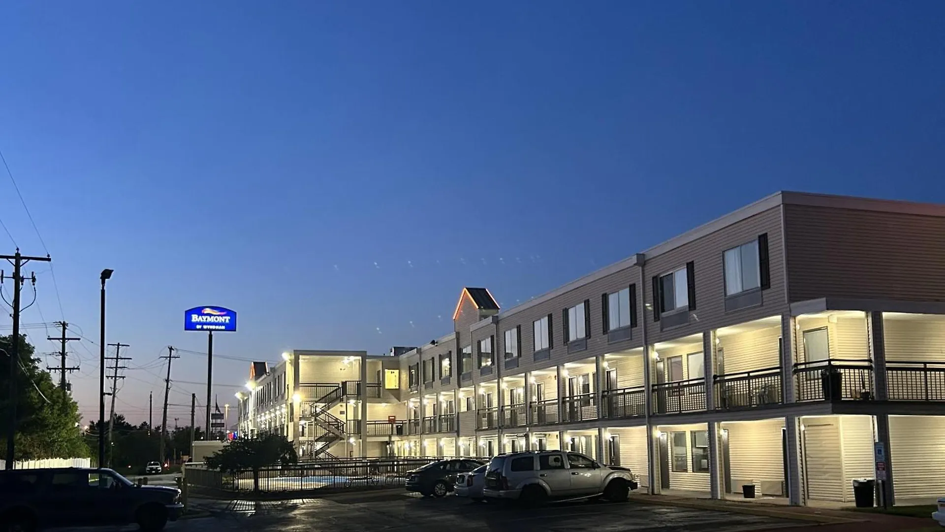 Baymont Inn And Suites By Wyndham Columbus / Near Osu