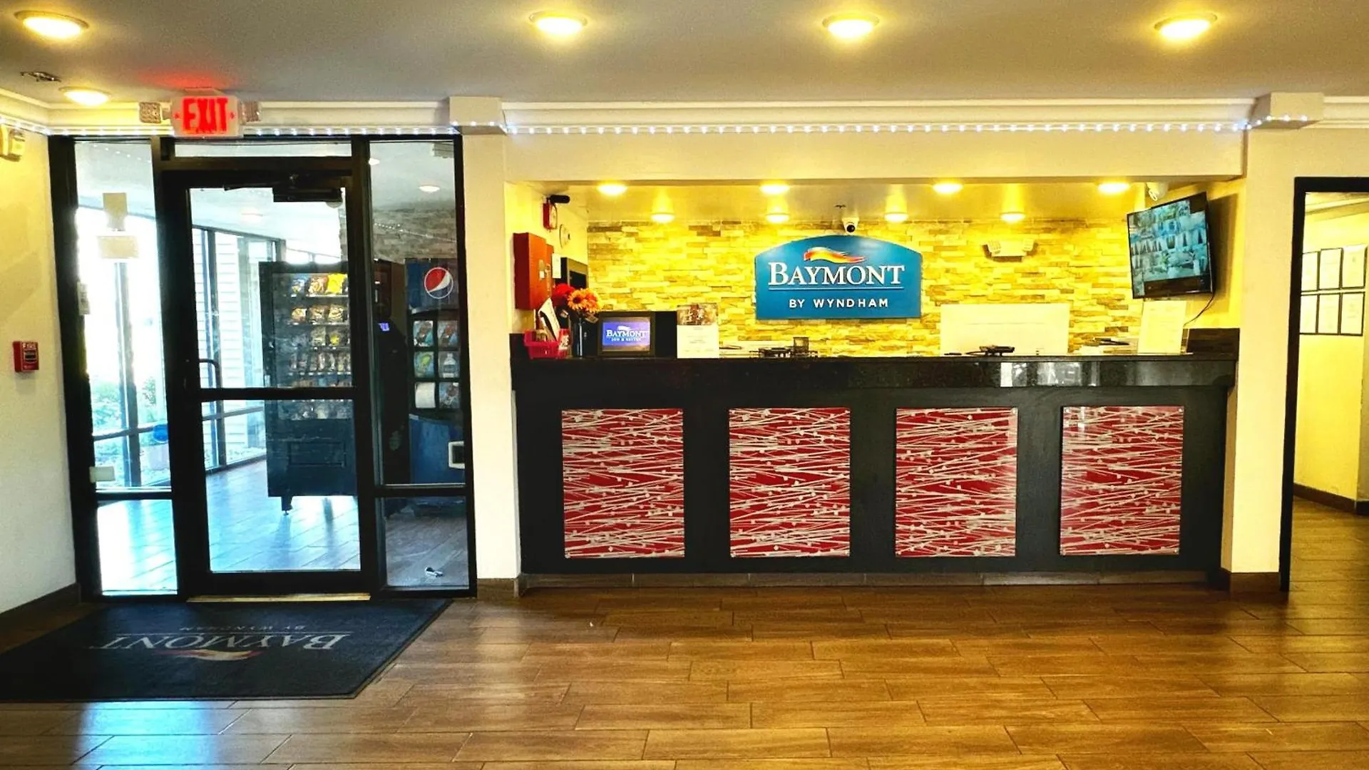 Hotel Baymont Inn And Suites By Wyndham Columbus / Near Osu