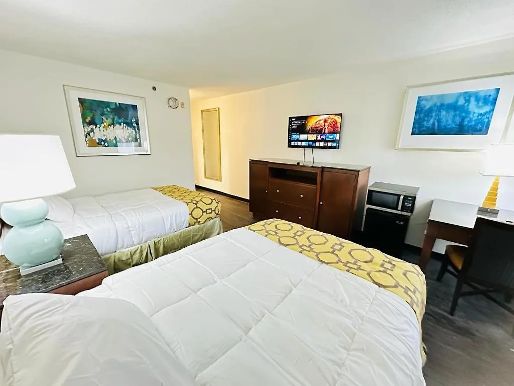 Baymont Inn And Suites By Wyndham Columbus / Near Osu