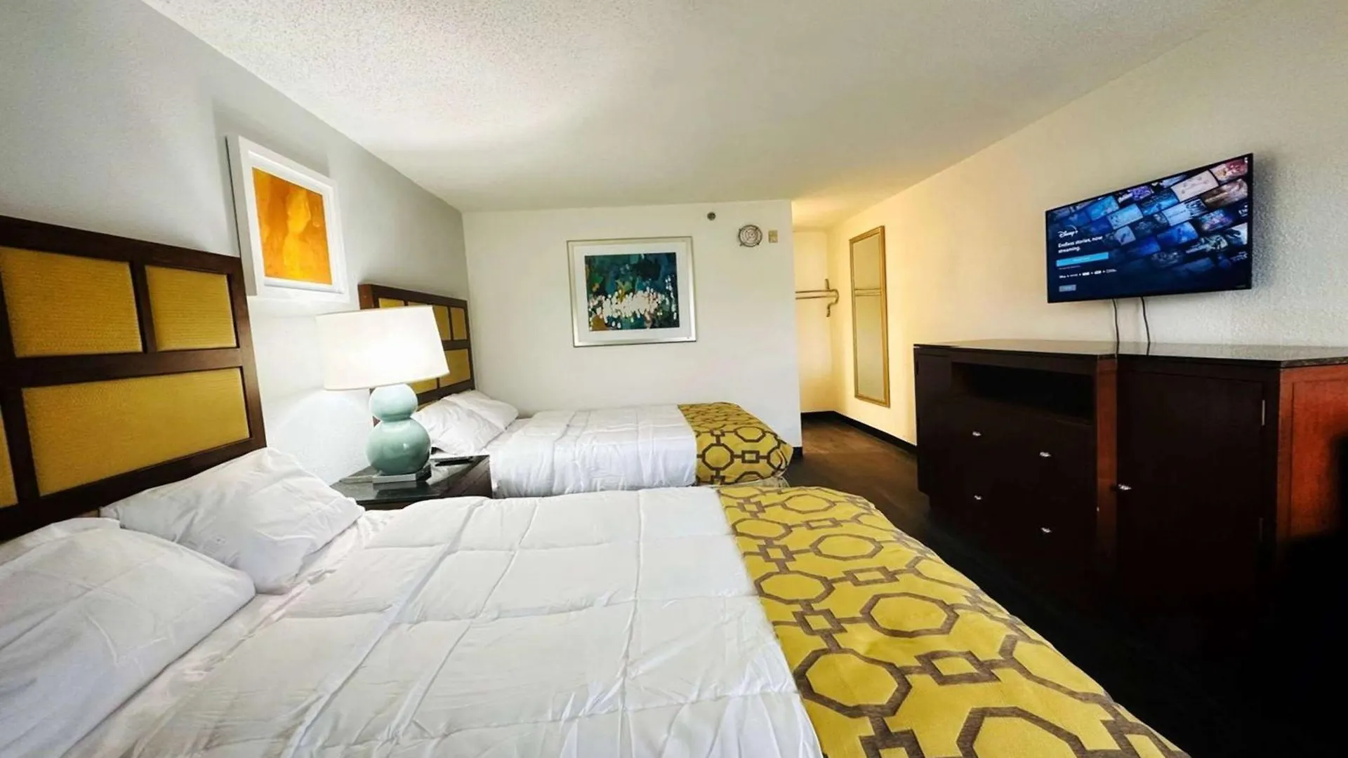 Hotel Baymont Inn And Suites By Wyndham Columbus / Near Osu