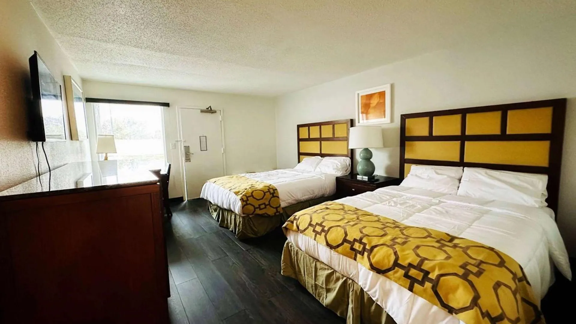 Hotel Baymont Inn And Suites By Wyndham Columbus / Near Osu