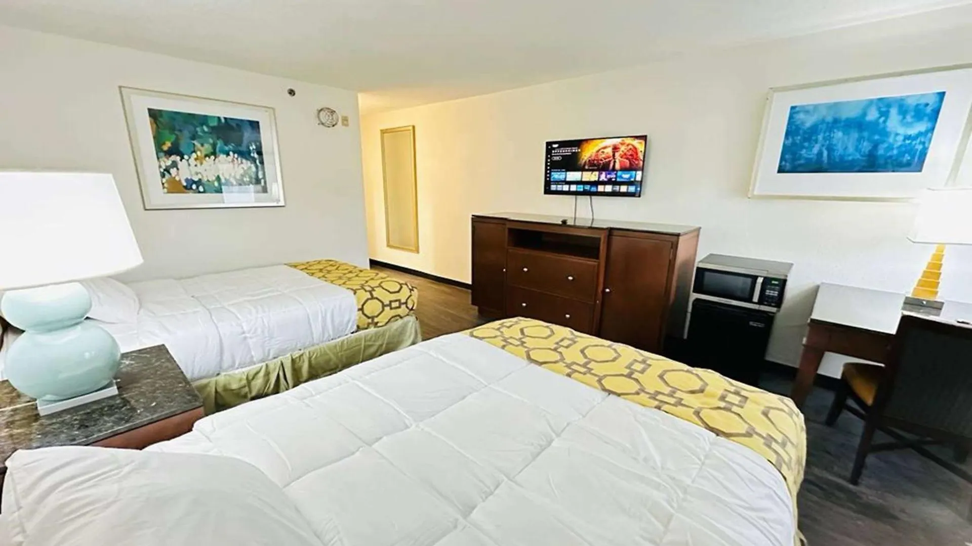 Hotel Baymont Inn And Suites By Wyndham Columbus / Near Osu